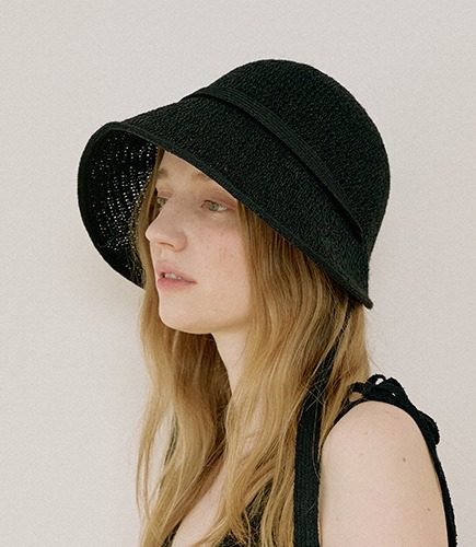 bonnet strap hat - black